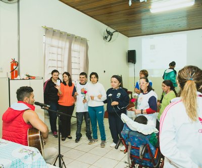  Visita a APAE Capela do ALto-SP