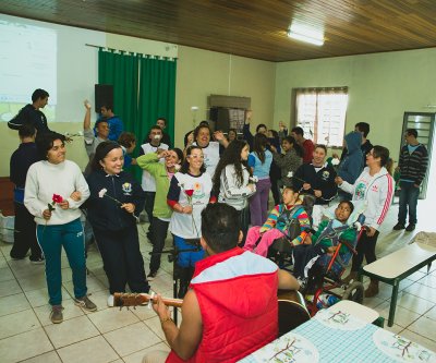  Visita a APAE Capela do ALto-SP