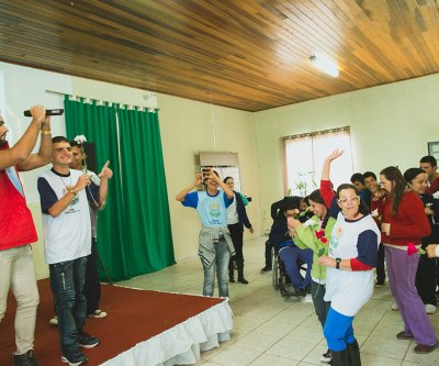  Visita a APAE Capela do ALto-SP