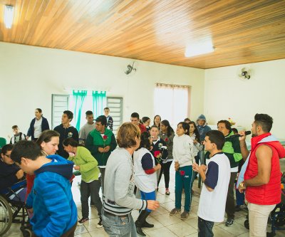  Visita a APAE Capela do ALto-SP